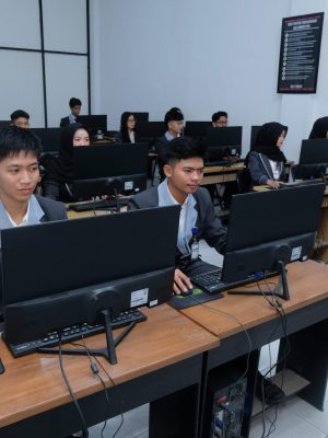 Tips Tetap Fokus di Tengah Lapar dan Dahaga: Mahasiswa ElTIBIZ Jalani UTS Saat Ramadan