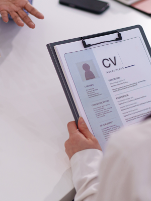 Tips Membuat Curriculum Vitae (CV) yang Menarik danProfesional bagi Fresh Fraduate